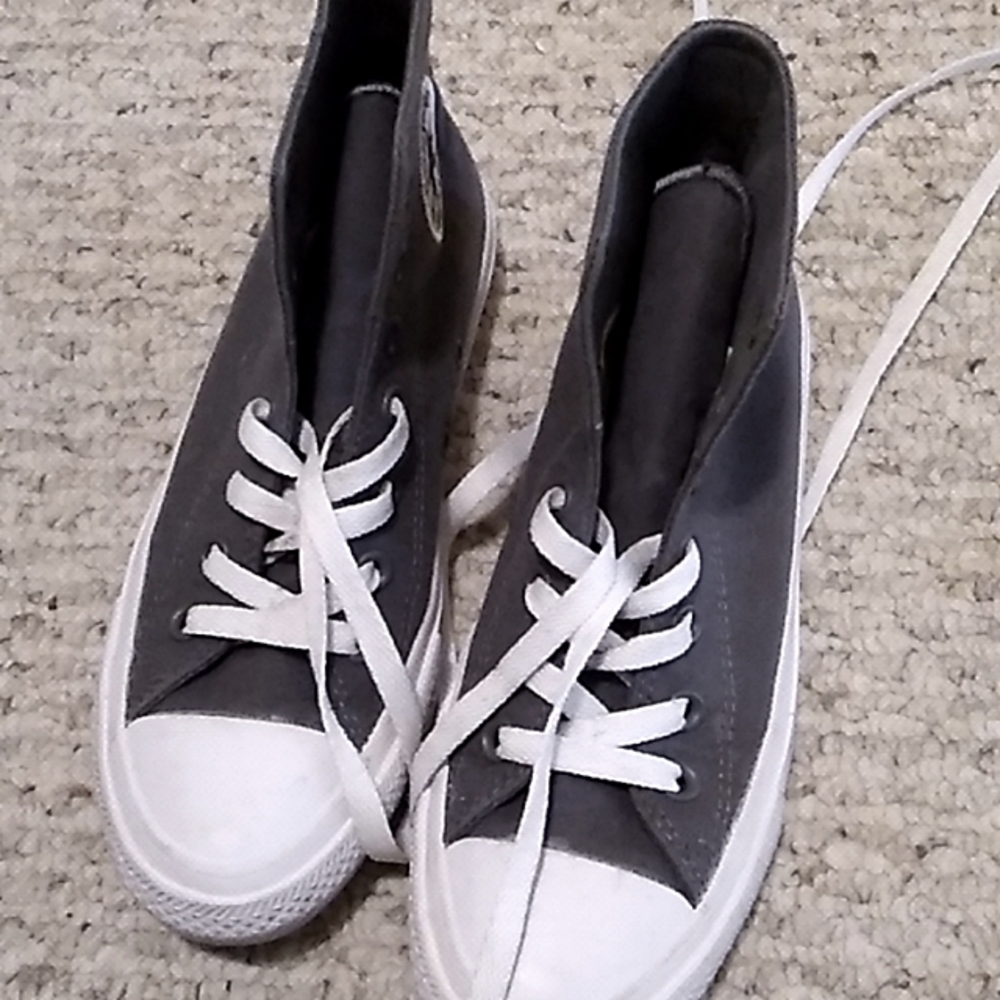 Converse Chuck Taylor Hightops in color "Gray"